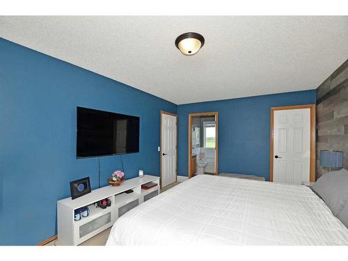68 Chaparral Crescent Se, Calgary, AB - Indoor Photo Showing Bedroom