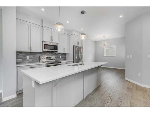 302 32 Avenue Ne, Calgary, AB - Indoor Photo Showing Kitchen With Double Sink With Upgraded Kitchen