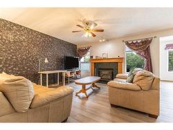 52 Somercrest Gardens SW Calgary, AB T2Y 3K5