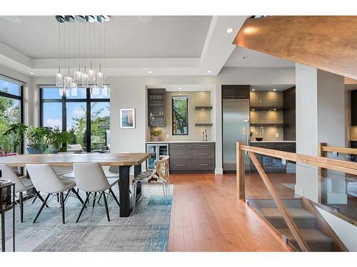 16 Hawthorne Crescent Nw, Calgary, AB - Indoor Photo Showing Dining Room