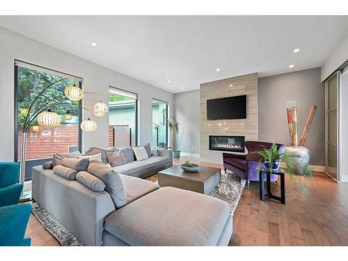 16 Hawthorne Crescent Nw, Calgary, AB - Indoor Photo Showing Living Room With Fireplace