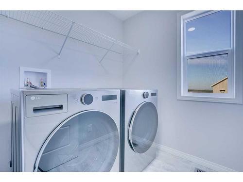 264 Calhoun Crescent Ne, Calgary, AB - Indoor Photo Showing Laundry Room