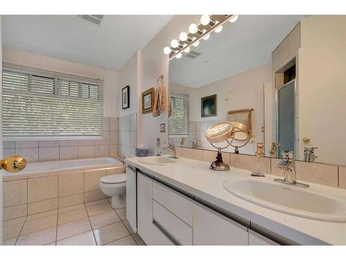 4902 22 Avenue Nw, Calgary, AB - Indoor Photo Showing Bathroom