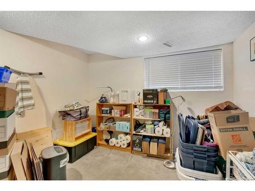4902 22 Avenue Nw, Calgary, AB - Indoor Photo Showing Other Room