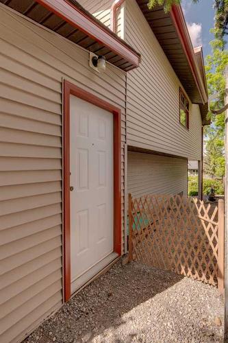 4902 22 Avenue Nw, Calgary, AB - Outdoor With Exterior