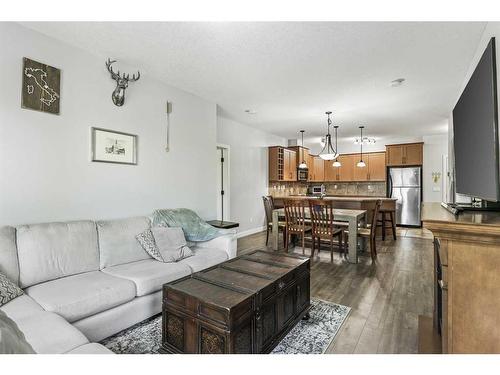 320-35 Aspenmont Heights Sw, Calgary, AB - Indoor Photo Showing Living Room