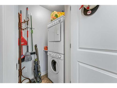 320-35 Aspenmont Heights Sw, Calgary, AB - Indoor Photo Showing Laundry Room