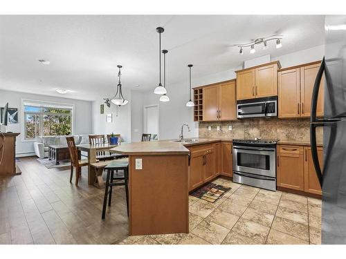 320-35 Aspenmont Heights Sw, Calgary, AB - Indoor Photo Showing Kitchen With Upgraded Kitchen