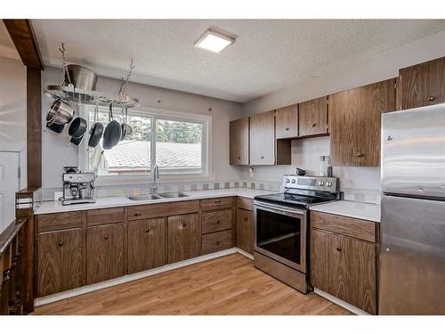 5208 8 Avenue Se, Calgary, AB - Indoor Photo Showing Kitchen With Double Sink