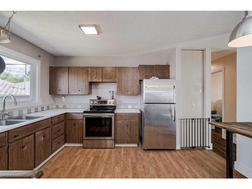 5208 8 Avenue Se, Calgary, AB - Indoor Photo Showing Kitchen With Double Sink