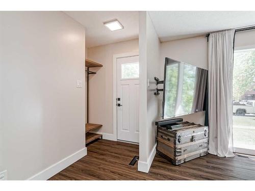 5208 8 Avenue Se, Calgary, AB - Indoor Photo Showing Other Room