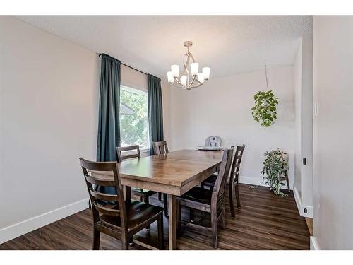 5208 8 Avenue Se, Calgary, AB - Indoor Photo Showing Dining Room