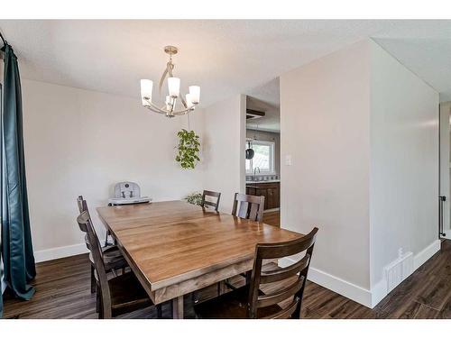 5208 8 Avenue Se, Calgary, AB - Indoor Photo Showing Dining Room