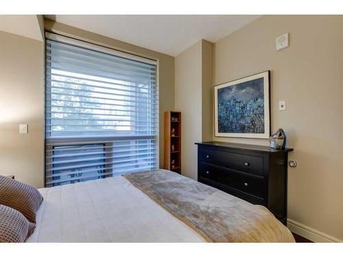 208-817 15 Avenue Sw, Calgary, AB - Indoor Photo Showing Bedroom