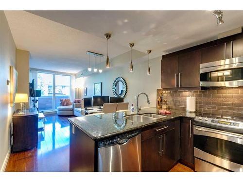 208-817 15 Avenue Sw, Calgary, AB - Indoor Photo Showing Kitchen With Stainless Steel Kitchen With Double Sink With Upgraded Kitchen