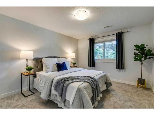 11126 26 Street Sw, Calgary, AB - Indoor Photo Showing Bedroom