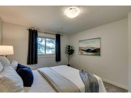 11126 26 Street Sw, Calgary, AB - Indoor Photo Showing Bedroom