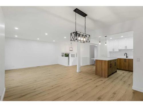 48 Radcliffe Court, Calgary, AB - Indoor