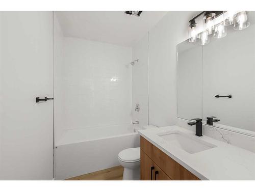 48 Radcliffe Court, Calgary, AB - Indoor Photo Showing Bathroom