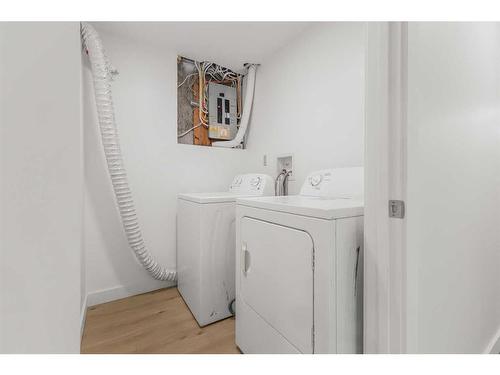 48 Radcliffe Court, Calgary, AB - Indoor Photo Showing Laundry Room