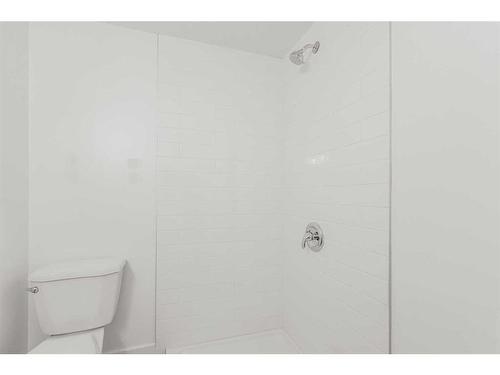 48 Radcliffe Court, Calgary, AB - Indoor Photo Showing Bathroom