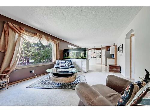 66 Tuscany Hills Point Nw, Calgary, AB - Indoor Photo Showing Living Room