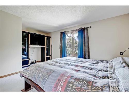 66 Tuscany Hills Point Nw, Calgary, AB - Indoor Photo Showing Bedroom