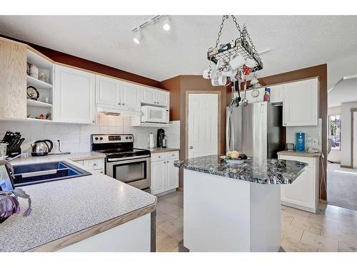 66 Tuscany Hills Point Nw, Calgary, AB - Indoor Photo Showing Kitchen With Double Sink With Upgraded Kitchen