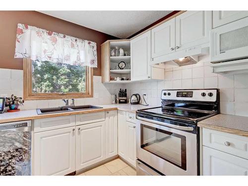 66 Tuscany Hills Point Nw, Calgary, AB - Indoor Photo Showing Kitchen With Double Sink