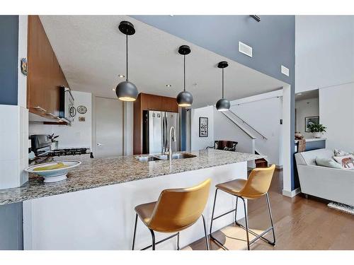 307-118 34 Street Nw, Calgary, AB - Indoor Photo Showing Kitchen With Upgraded Kitchen