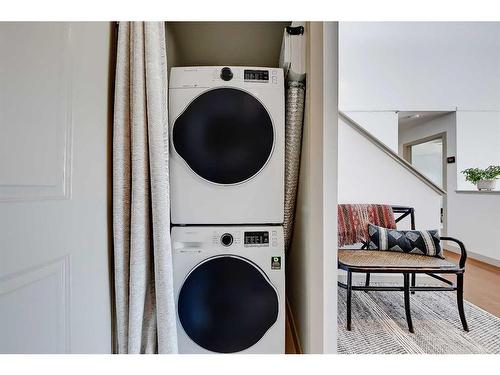 307-118 34 Street Nw, Calgary, AB - Indoor Photo Showing Laundry Room