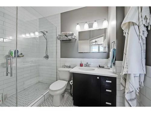 307-118 34 Street Nw, Calgary, AB - Indoor Photo Showing Bathroom