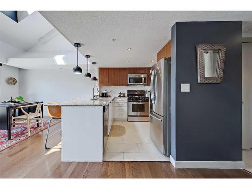307-118 34 Street Nw, Calgary, AB - Indoor Photo Showing Kitchen With Stainless Steel Kitchen