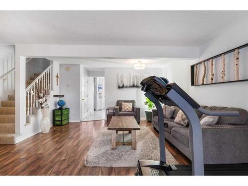 45 Patina Park Sw, Calgary, AB - Indoor Photo Showing Living Room