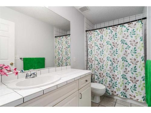 45 Patina Park Sw, Calgary, AB - Indoor Photo Showing Bathroom