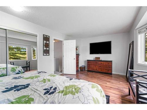 45 Patina Park Sw, Calgary, AB - Indoor Photo Showing Bedroom