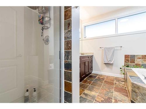 103-41 6 Street Ne, Calgary, AB - Indoor Photo Showing Bathroom