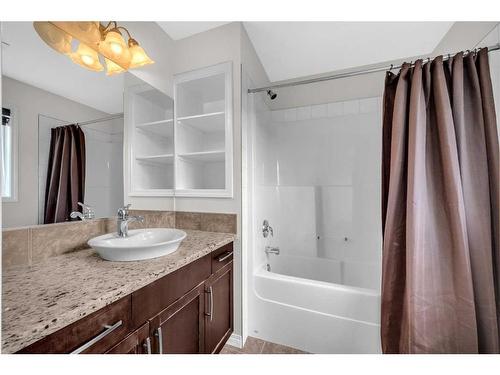 19 Kincora Heath Nw, Calgary, AB - Indoor Photo Showing Bathroom