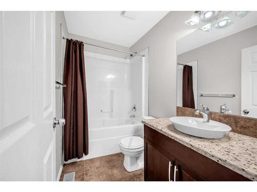 19 Kincora Heath Nw, Calgary, AB - Indoor Photo Showing Bathroom