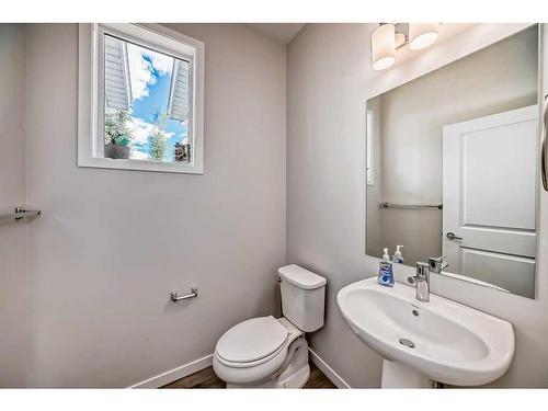 603-355 Nolancrest Heights, Calgary, AB - Indoor Photo Showing Bathroom