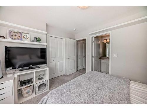 603-355 Nolancrest Heights, Calgary, AB - Indoor Photo Showing Bedroom