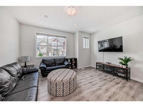 603-355 Nolancrest Heights, Calgary, AB - Indoor Photo Showing Living Room