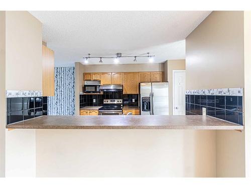 128 Country Village Cape Ne, Calgary, AB - Indoor Photo Showing Kitchen