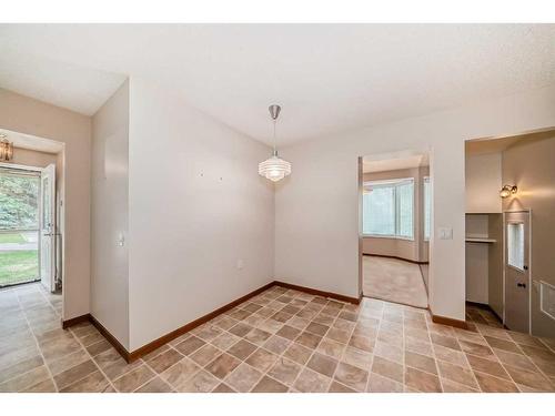 5576 Dalhart Hill Nw, Calgary, AB - Indoor Photo Showing Other Room