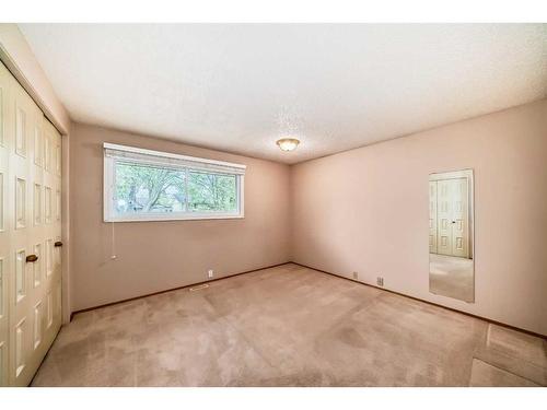 5576 Dalhart Hill Nw, Calgary, AB - Indoor Photo Showing Other Room