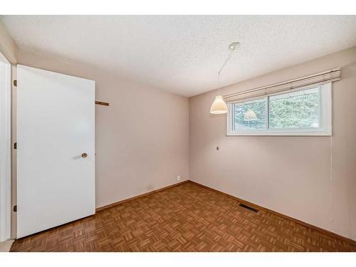 5576 Dalhart Hill Nw, Calgary, AB - Indoor Photo Showing Other Room