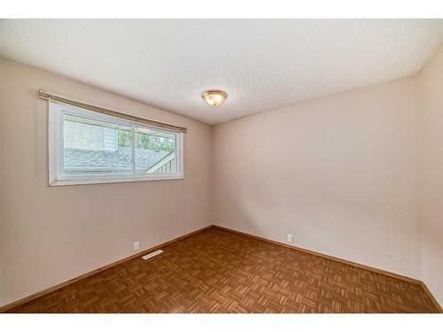 5576 Dalhart Hill Nw, Calgary, AB - Indoor Photo Showing Other Room