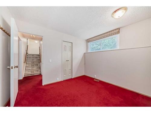 5576 Dalhart Hill Nw, Calgary, AB - Indoor Photo Showing Other Room