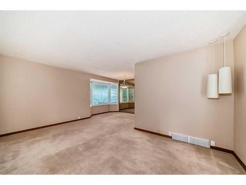 5576 Dalhart Hill Nw, Calgary, AB - Indoor Photo Showing Other Room