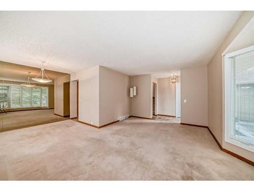 5576 Dalhart Hill Nw, Calgary, AB - Indoor Photo Showing Other Room